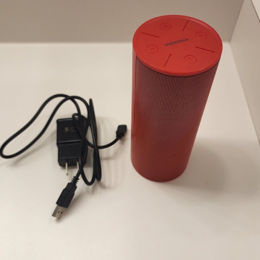 Insignia Portable Bluetooth Stereo Speaker - NS-SPBTWAVE2-R - Red